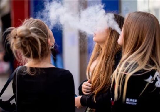 Image of children vaping