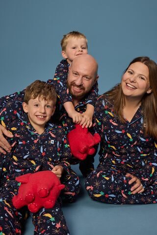 Small-MATALAN ALDERHEY 2520917 - Oscar and family mum Jessica, dad Paul, Monty brother