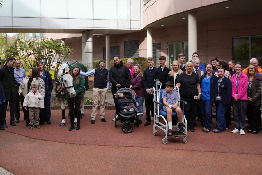Group shot of the Neptune, staff, jockeys and children